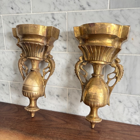 Vintage Pair of Ornate Brass Wall Brackets / Decorative Sconces / Wall Pockets - Picture 2 of 11